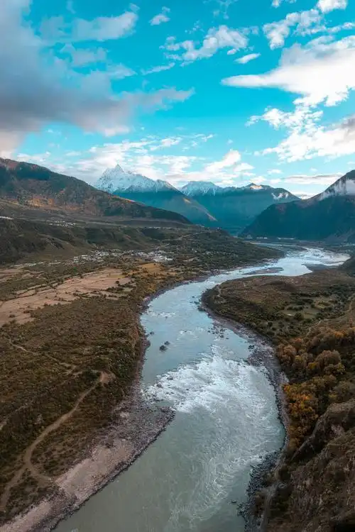 雅鲁藏布江大峡谷多雄拉雪山