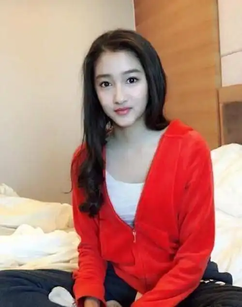 关晓彤被曝有孕,晒照回击谣言:怀孕还能上雪山?