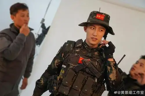 来自: 无辜男孩 2020-03-11 16:30:10 黄景瑜真的很适合军装 赞 回应