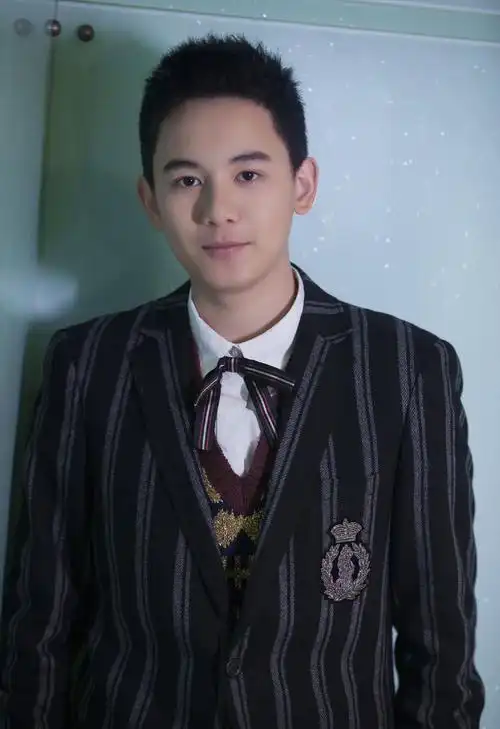 演员胡先煦图片