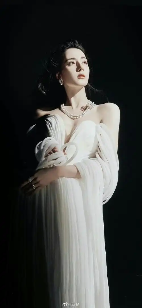 迪丽热巴|红毯造型|奥黛丽·赫本_新浪新闻