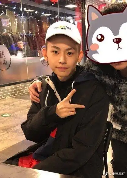 小鬼原创新歌毕业记##小鬼王琳凯爱奇艺元音大冒险#小时候好可爱奥