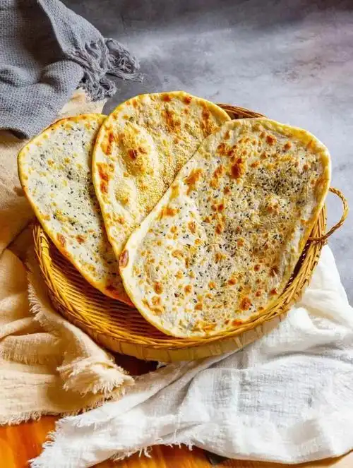 "公安锅盔"是在江汉平原等地流传已久的汉族传统小吃.