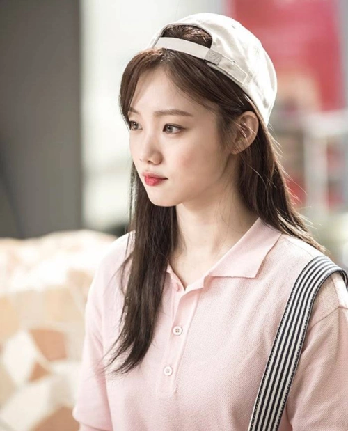 今年,李圣经为了新剧《举重妖精金福珠》增肥剪发,让人十分期待.