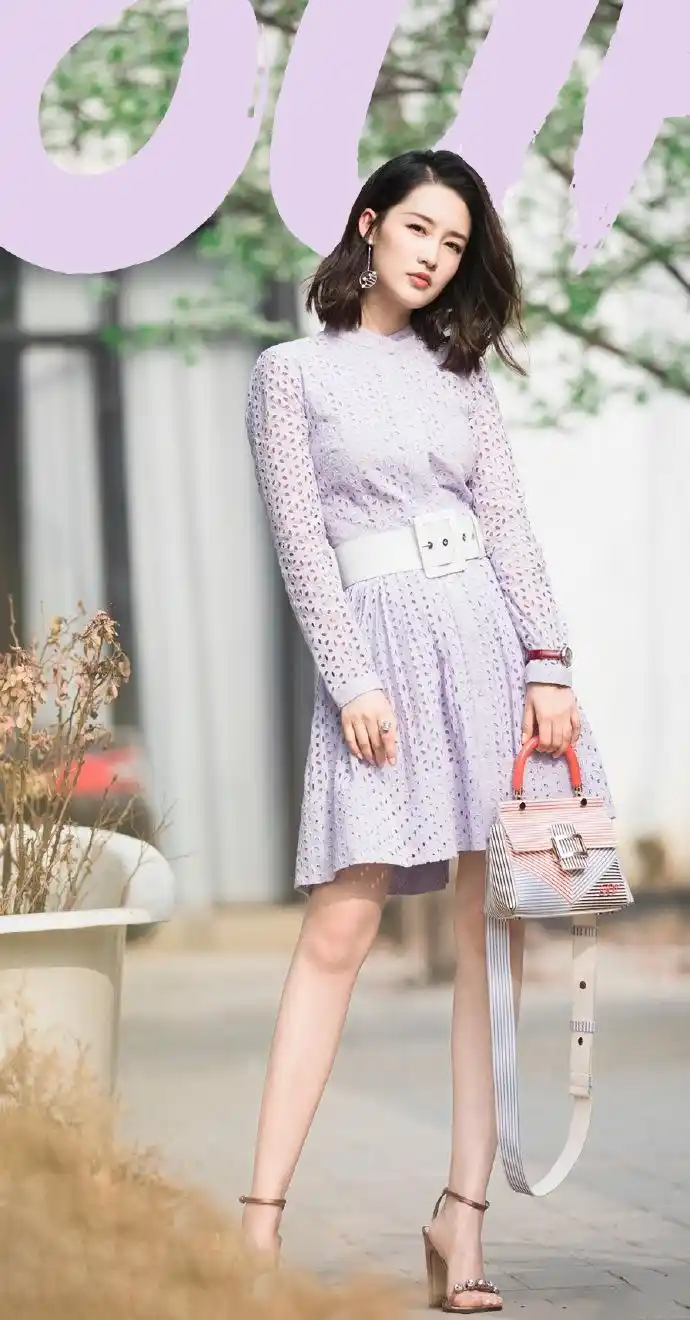李沁清新优雅唯美街拍写真图片