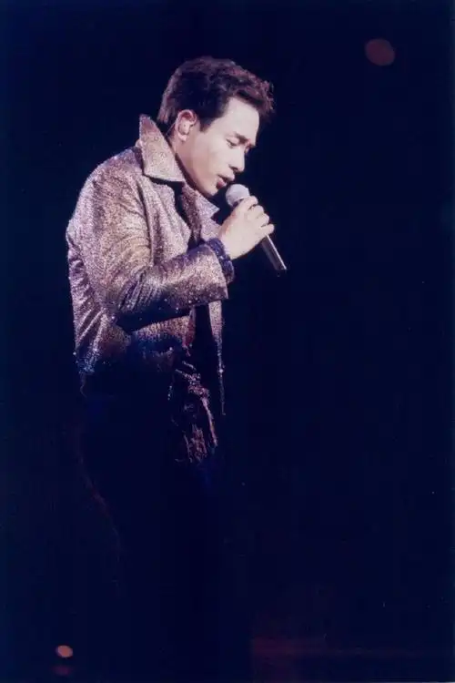 天王巨星张国荣经典演唱会魅力现场