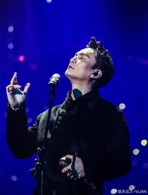 李泉晒照喜当爹,不要相信男人四十岁以前说要做丁克,特别是明星