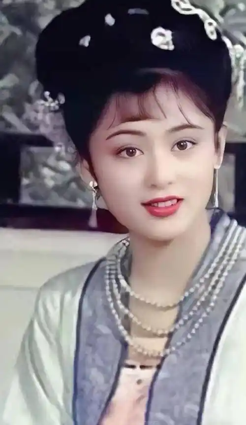 陈红年轻时的容颜,那简直连倾国倾城都觉得还不够夸_聊斋_古装_连城