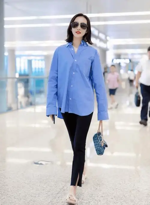 原创王鸥当妈后剪了齐肩发穿蓝衬衫小黑裤走机场41岁美出新高度