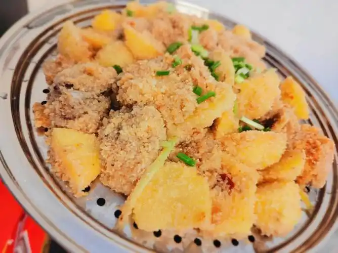 粉蒸排骨  #萝卜蒸菜  #湖北特色菜 ##萌娃打工  #进厂打工娃娃吃完