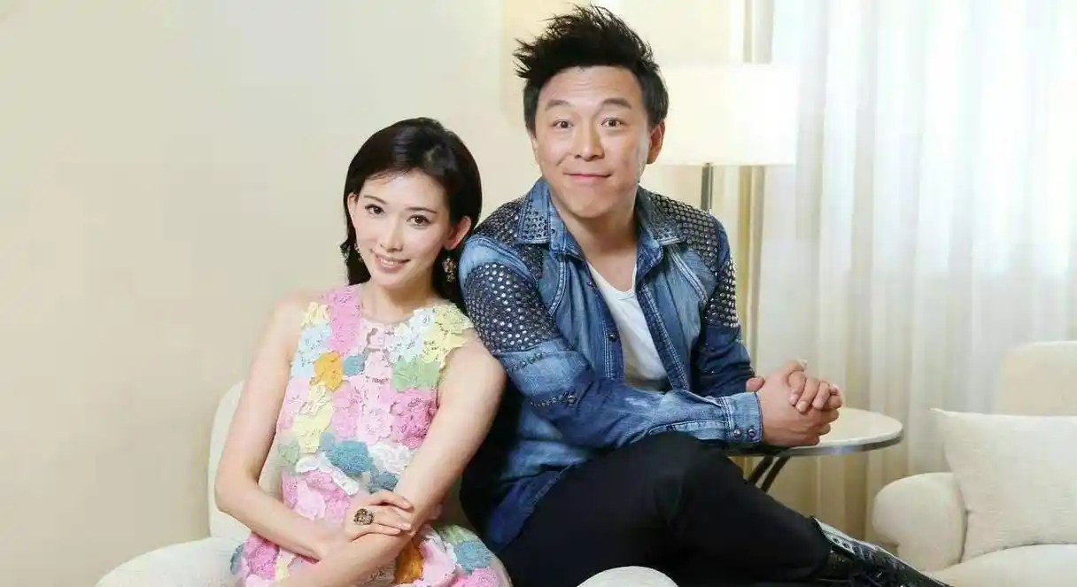 46岁黄渤老婆照片流出原来是熟悉的她