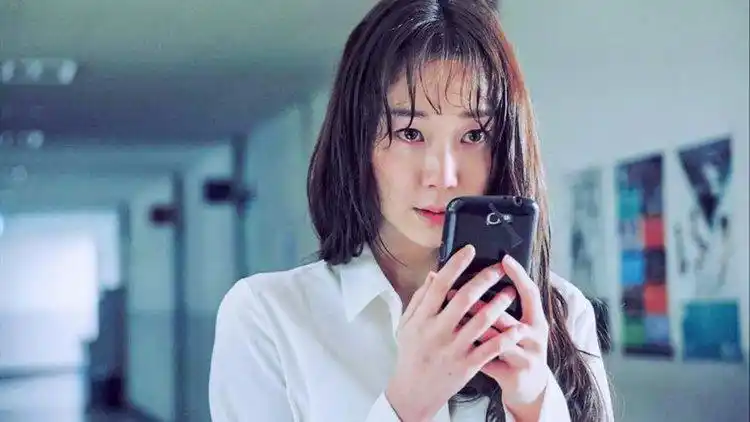 韩国犯罪片《记得我》美女老师不慎落入学生们的陷阱里!