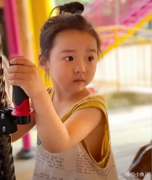 近日,高圆圆与女儿在台北度假的温馨照片在网络上流传,引来众多网友的