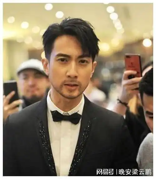 男星留胡子,味道大不同!陈伟霆酷似兵马俑,张智霖像美猴王