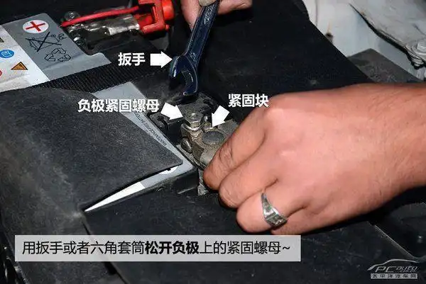 如何自行更换蓄电池