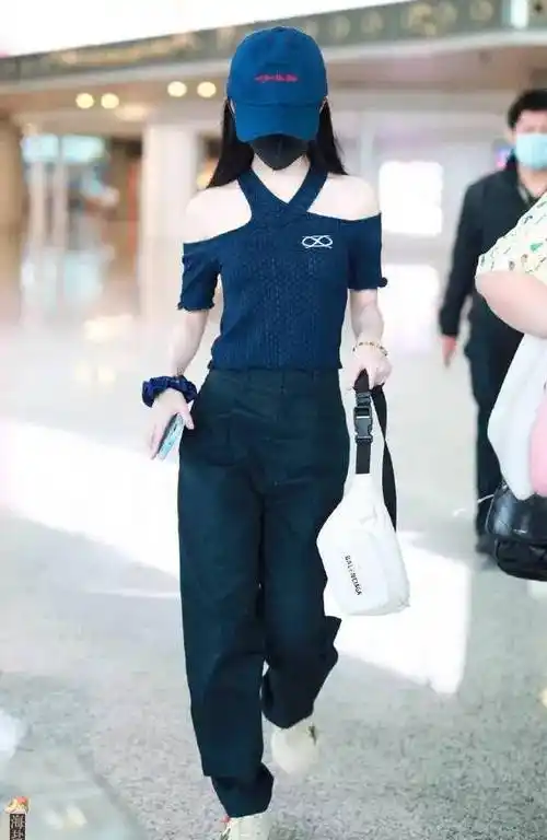 鞠婧祎全身生图流出网友吐槽脸是真好看比例也是真的虐