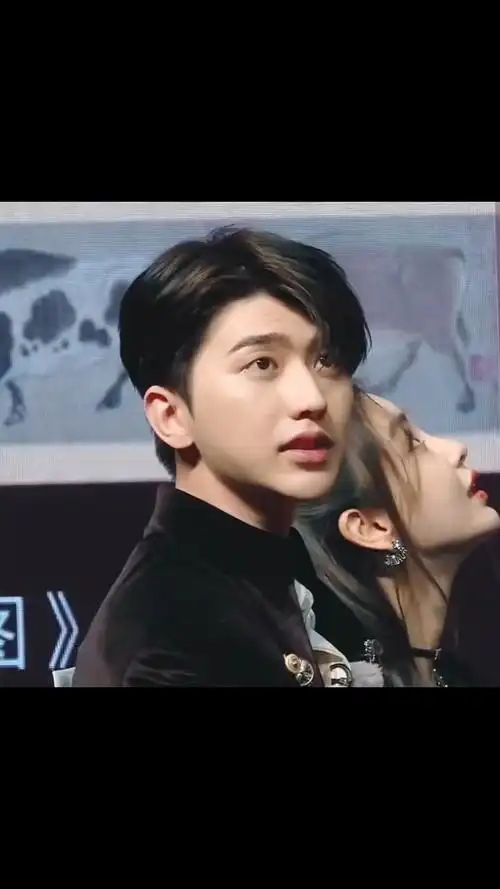 6蔡徐坤angelababy姐姐弟弟太养眼了这侧脸也太优越了.