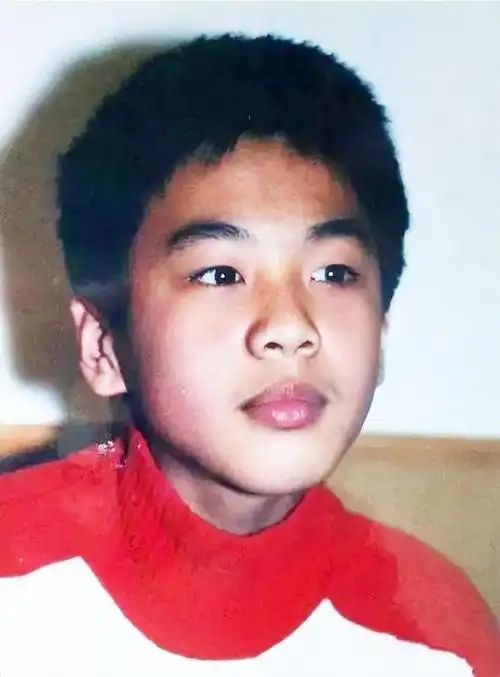 "来到世间20多年了,只见过妈妈3次,小时候如果看到和妈妈年龄,身材