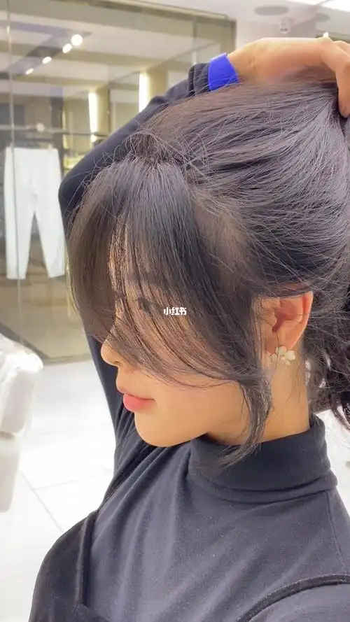 超有气质的八字刘海显脸小