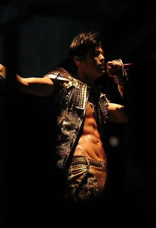 腹肌版周杰伦##周杰伦演唱会重映