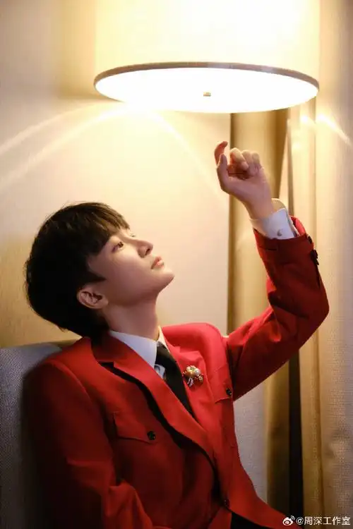 周深的深是深不见底的深##央视跨年晚会