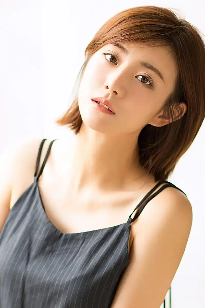 封面人物反串演女人的最美女星牟星