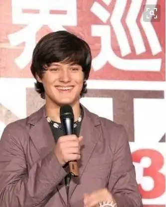 网友表示看过周厚安的照片后,都被他的惊人颜值所折服.