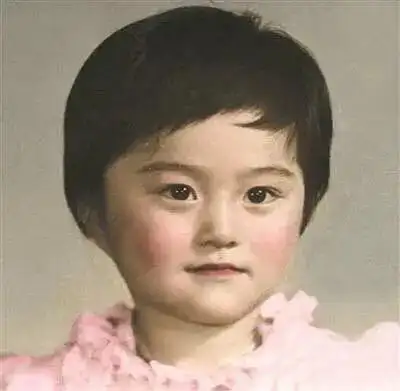 范冰冰小时候像大妈童年照曝光网友惊呆了