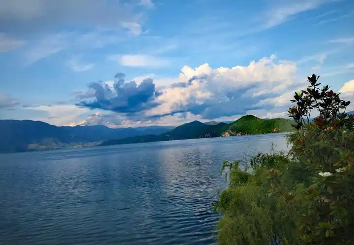 泸沽湖治愈系1280x960分辨率下载,泸沽湖治愈系,高清图片,壁纸,自然