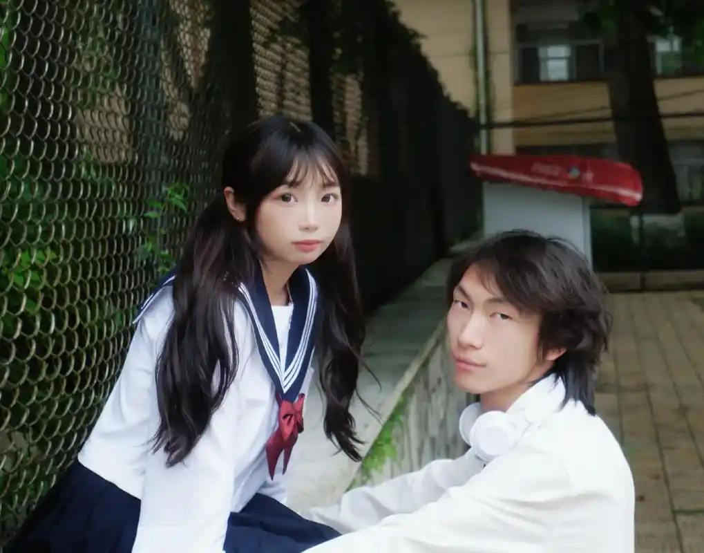 情侣写真 #30cm身高差#情侣 以后不能再等你下课啦大笨 - 抖音