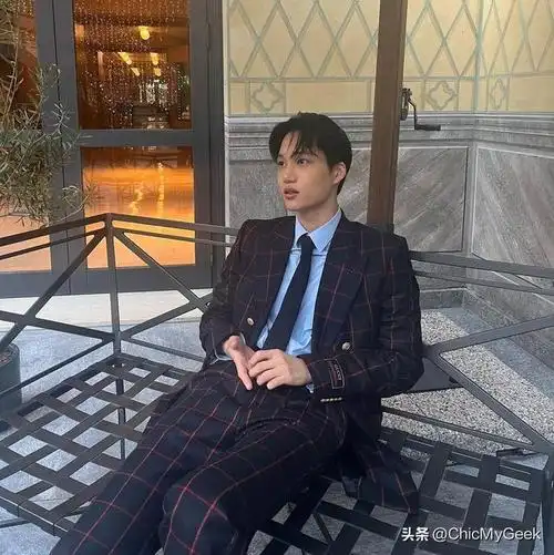 傻萌脸,身材却是男菩萨!|exo|金秀贤|李钟硕|单眼皮_网易订阅