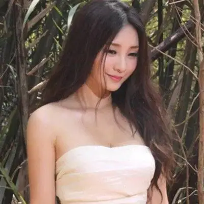 【图】柳岩激情照曝光 揭其34e奶的不雅激情照