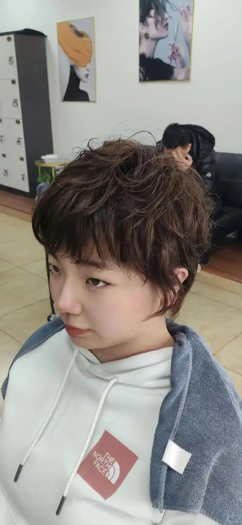 日系纹理烫 雾棕色#短发烫发 #美出高级感 - 抖音