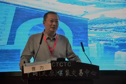 来自新疆医科大学第一附属医院的曹力教授授课《关节置换当下的挑战与