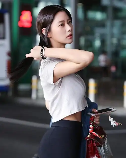 克拉拉绝美时刻168黄金比例身材犹如性感花瓶