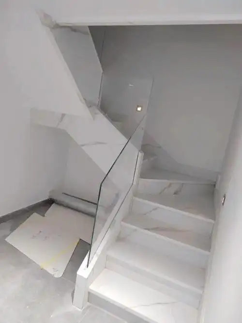 玻璃使楼梯从不同角度如同星空中的8282#别墅设计  #别墅楼梯扶手