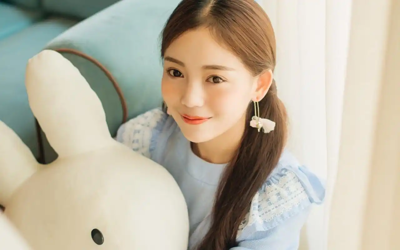 可爱萌系少女唯美写真高清电脑壁纸