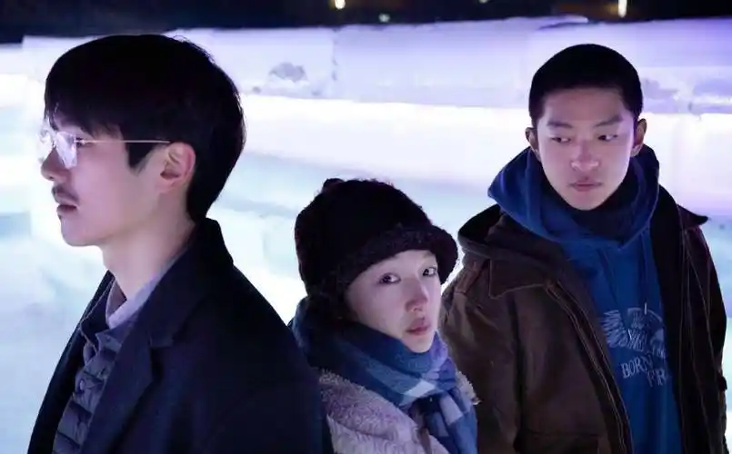 2021年11月底再次合作电影《燃冬》,据说是周冬雨主动邀请刘昊然加盟