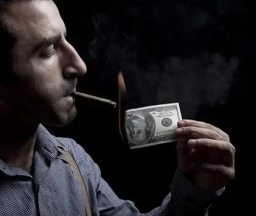西方人,一个人,吸烟,横图,室内,白天,侧面,衬衫,钱,美元,香烟,欧洲