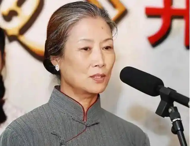 吕中丈夫是小学同学儿子是导演女儿成国家栋梁