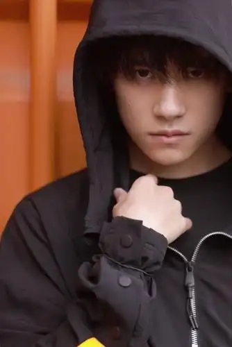 关注  易烊千玺 收藏