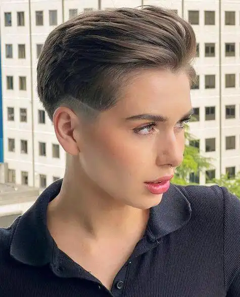 勇敢尝试两侧铲短女士短发,释放个性魅力