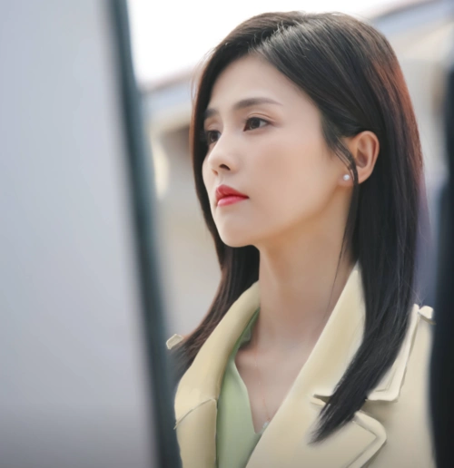 《一生一世》杀青官宣,任嘉伦白鹿单人剧照好看,就是cp感不足!