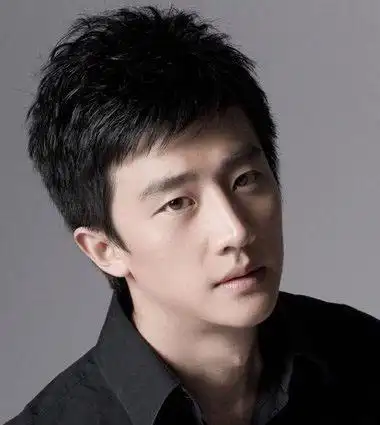 男生瓜子脸搞什么发型好看 瓜子男生脸配什么发型