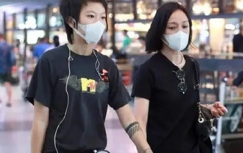 周迅窦靖童同框俩人年龄相差23岁是怎么成为好闺蜜的