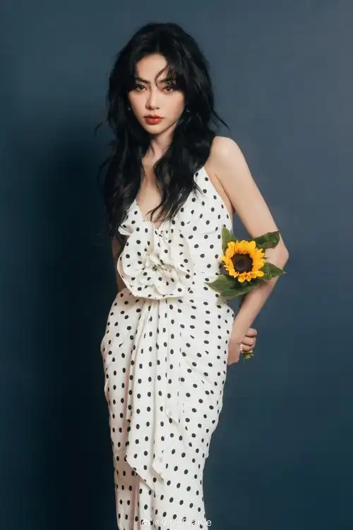 谢可寅腰线##谢可寅深v