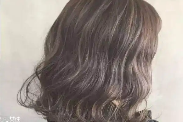 1,齐肩短发型齐肩发型也比较适合厚头发的女生哦,发尾加一点点卷翘的