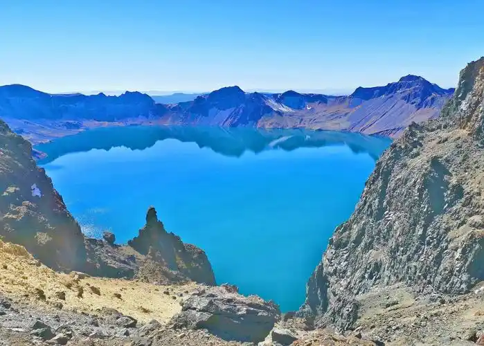 碧蓝的长白山天池