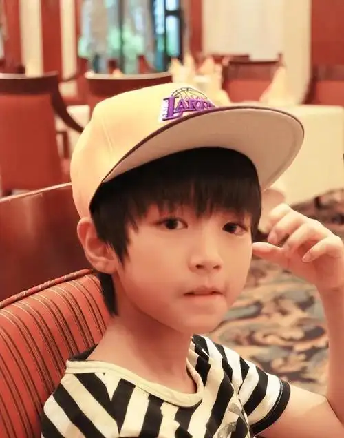 王俊凯:从青涩少年到"全民偶像",究竟是如何快速成长的?