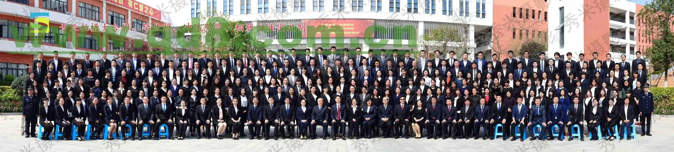 石龙裕兴路附近拍摄百人大合影团体照,首选秀米摄影